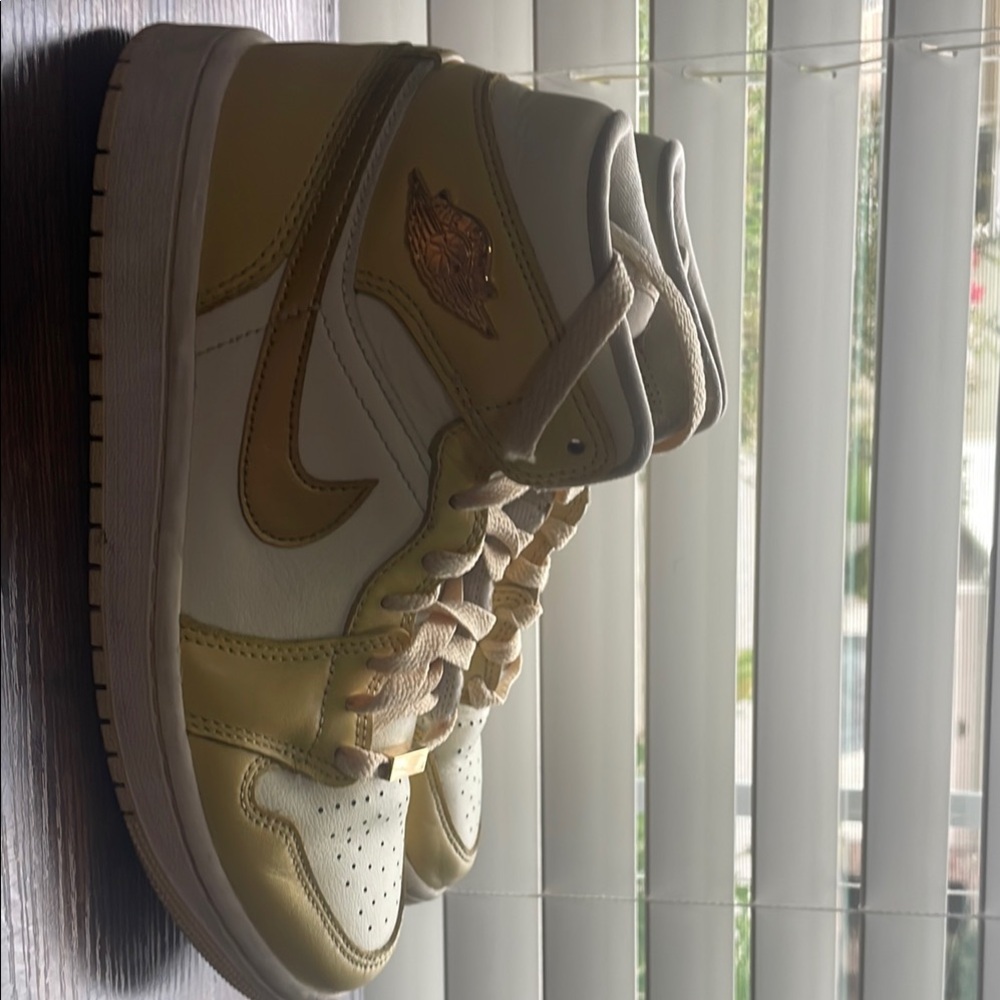 Nike High-Top Sneakers in Yellow and Cream